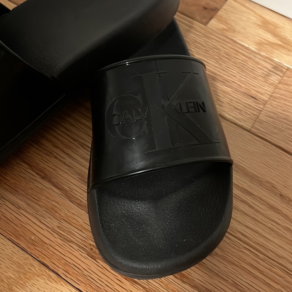 CK Slides 🖤 - Picture 3 of 6